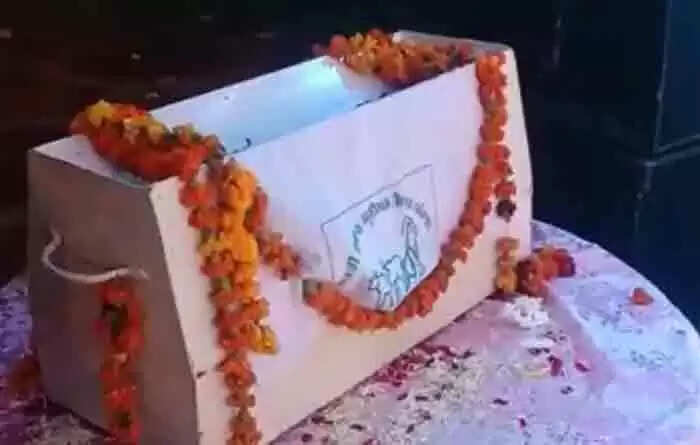 സമ്മാനം വേണ്ട, ആ പണം കര്ഷകര്ക്ക് നല്കൂ; വിവാഹച്ചടങ്ങില് പങ്കെടുക്കാനെത്തിയ ബന്ധുക്കളോടും സുഹൃത്തുക്കളോടും പഞ്ചാബിലെ കുടുംബം