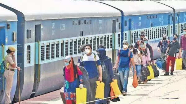 മുംബൈയില് നിന്ന് കണ്ണൂരിലെത്തിയ ട്രെയിനില് നിന്ന് ഇറങ്ങിയത് 400 പേര്: പരക്കെ ആശയക്കുഴപ്പം