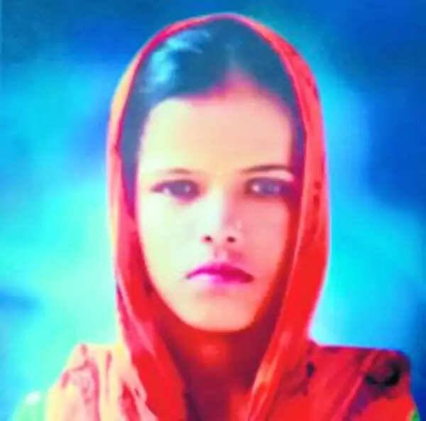കയ്യില് ആവശ്യത്തിന് പണമില്ലാത്തതിനാല് ചികിത്സ നിഷേധിച്ചു; നിറവയറുമായി നാല് ദിവസം കൊണ്ട് ഏഴ് ആശുപത്രികള് കയറിയിറങ്ങിയ ഗര്ഭിണിയും ഗര്ഭാശയത്തില്വെച്ചു തന്നെ കുഞ്ഞും മരിച്ചു