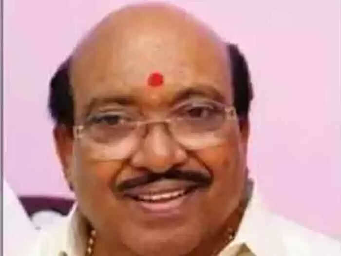 കെ കെ മഹേശന്റെ മരണവുമായി ബന്ധപ്പെട്ട കേസില് വെള്ളാപ്പള്ളി നടേശനെ പ്രതി ചേര്ക്കാനാകില്ലെന്ന് പൊലീസ്