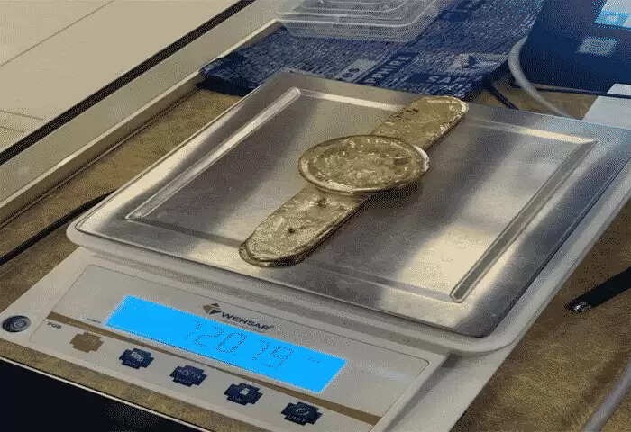 Arrested | കണ്ണൂര് വിമാനത്താവളത്തില് അരക്കോടിയുടെ സ്വര്ണവുമായി 2 പേര് കസ്റ്റംസ് പിടിയില്