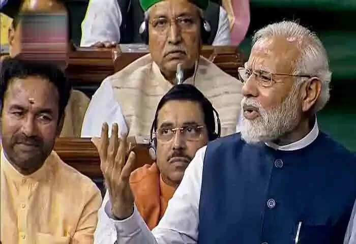 PM Modi | അവിശ്വാസ പ്രമേയത്തില് മറുപടി ഒന്നര മണിക്കൂര് പിന്നിട്ടിട്ടും മണിപ്പൂര് വിഷയം പരാമര്ശിക്കാതെ മോദി; സഭയില് നിന്നും ഇറങ്ങിപ്പോയി പ്രതിപക്ഷം; സത്യത്തില് നിന്നുള്ള ഒളിച്ചോട്ടമാണെന്ന് പ്രധാനമന്ത്രി