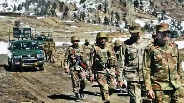 Pak soldiers injured | പാകിസ്താനില് സൈനിക വാഹനവ്യൂഹത്തിന് നേരെ ചാവേര് ബോംബാക്രമണം; 10 സുരക്ഷാ ഉദ്യോഗസ്ഥര്ക്ക് പരിക്ക്; 3 പേരുടെ നില ഗുരുതരം