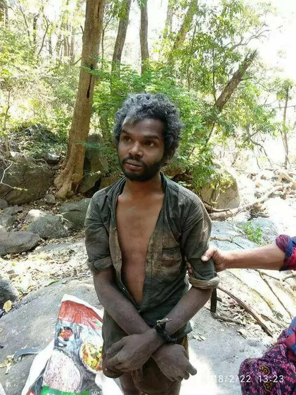 അട്ടപ്പാടിയിലെ ആദിവാസി മേഖലയില് 800 ഓളം കുടുംബങ്ങള്ക്കായി ചെലവിട്ടത് 140 കോടി; എന്നിട്ടും മധുവിന് സംരക്ഷണം ഒരുക്കാന് കഴിയാത്ത ട്രൈബല് വകുപ്പും പ്രതിക്കൂട്ടില്, കയ്യേറ്റക്കാര് ആദിവാസികളുടെ ഭൂമി മുഴുവനും തട്ടിയെടുത്തു, നിര്മിതി കേന്ദ്രത്തിന്റെ വര്ക്കറായിരുന്ന മധുവിന് സമനിലതെറ്റിയത് ജോലിക്കിടെ തലക്കടിയേറ്റപ്പോള്