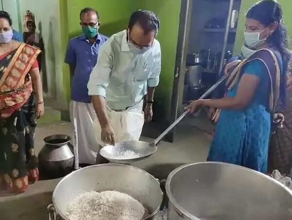 ഡ്രോണ് പറന്നപ്പോള് കണ്ടെത്തിയത് കള്ളവാറ്റ് കേന്ദ്രങ്ങള്: ഇരിട്ടിയില് ലോക്ക് ഡൗണ് കാഴ്ചകളിങ്ങനെ