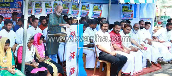 മഅ്ദനിയുടെ ജീവന് രക്ഷിക്കണം; കെ സി വേണുഗോപാല് എം പിയുടെ ഓഫീസിന് മുന്നില് വിദ്യാര്ത്ഥികള് ഉപവസിച്ചു