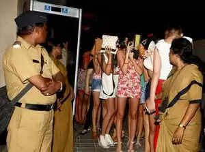 മുംബൈ ഉന്മാദമേള: പിടിയിലായ 92ല് 46പേരും മയക്കുമരുന്ന് കഴിച്ചതായി റിപ്പോര്ട്ട്