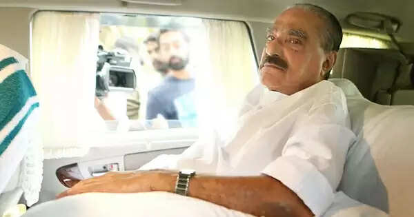 വിടവാങ്ങിയത് കേരള രാഷ്ട്രീയത്തില് പരാജയമറിയാത്ത അതികായന്, നിയമസഭാംഗമായി തുടര്ന്നത് 54 വര്ഷക്കാലം