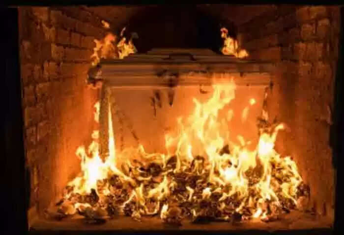 Hospitalized | 'കൂട്ടബലാത്സംഗത്തിനിരയായി കൊല്ലപ്പെട്ട 14കാരിയുടെ ചിതയില്‍ ചാടി ജീവനൊടുക്കാന്‍ പിതാവിന്റെ ശ്രമം'; പരുക്ക് ഗുരുതരം