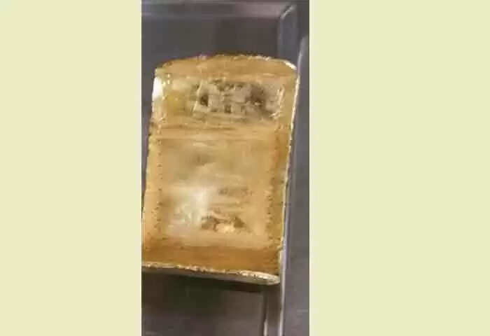 Gold Seized | കണ്ണൂര് വിമാനത്താവളത്തില് വീണ്ടും സ്വര്ണവേട്ട; 64 ലക്ഷത്തോളം വിലവരുന്ന 1048-ഗ്രാം സ്വര്ണവുമായി യാത്രക്കാരന് പിടിയില്