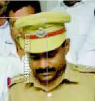 രണ്ട് പോലീസ് ഉദ്യോഗസ്ഥരെ ടെലിഫോണ് സന്ദേശത്തിലൂടെ സ്ഥലം മാറ്റി