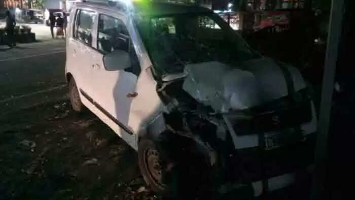 കാറും ബൈക്കും കൂട്ടിയിടിച്ചുണ്ടായ അപകടത്തില് 6 വയസുകാരന് മരിച്ചു; മാതാപിതാക്കള് പരിക്കുകളോടെ ആശുപത്രിയില്