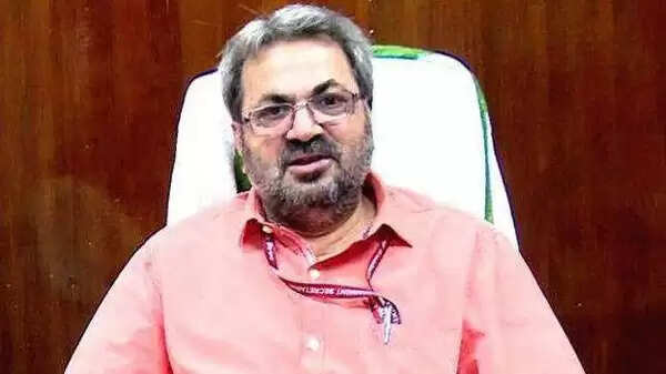 തെരഞ്ഞെടുപ്പ് യന്ത്രങ്ങളിലെ തകരാര് ഇടിയും മിന്നലും മൂലം സംഭവിച്ചതെന്ന് ടിക്കാറാം മീണ