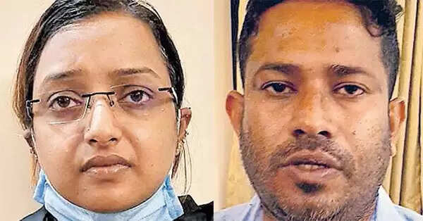 സ്വപ്ന സുരേഷിനെയും സന്ദീപ് നായരെയും കോടതി എന്ഐഎ അന്വേഷണ സംഘത്തിന്റെ കസ്റ്റഡിയില് വിട്ടു; സ്വര്ണക്കടത്ത് നടത്തിയത് ജ്വല്ലറികള്ക്കു വേണ്ടിയല്ലെന്നും ഭീകര പ്രവര്ത്തനത്തിനു വേണ്ടിയാണെന്നും വാദം
