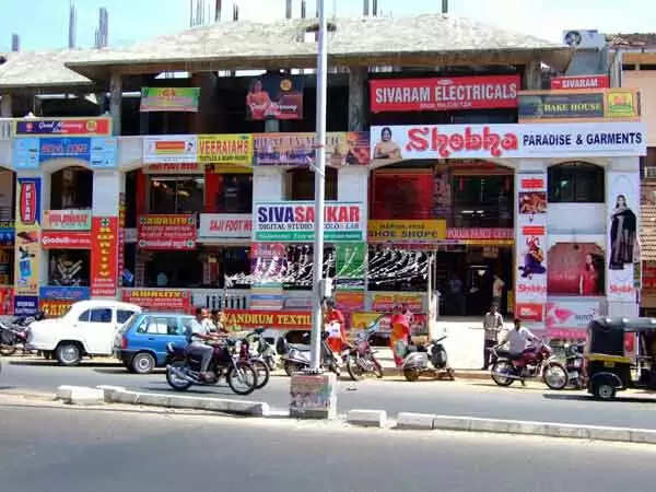 തിരുവനന്തപുരത്ത് ഉറവിടമറിയാത്ത കൊവിഡ് ബാധിതര്; സമൂഹവ്യാപന ഭീതിയില് ജില്ലാഭരണകൂടവും ജനങ്ങളും, നിയന്ത്രണങ്ങള് ശക്തമാക്കുന്നു, സെക്രട്ടറിയേറ്റ് സമരങ്ങള്ക്ക് നിയന്ത്രണം