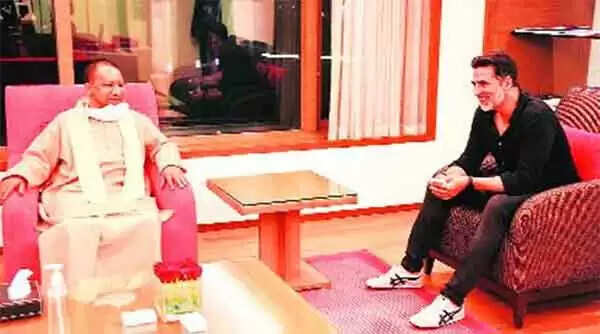 ബോളിവുഡ് സിനിമാ മേഖലയെ ഉത്തര്പ്രദേശിലേക്ക് പറിച്ച് നടാനൊരുങ്ങി യോഗി; ചലച്ചിത്ര താരങ്ങളും നിര്മ്മാതാക്കളുമായി ഫിലിം സിറ്റിയുമായി ബന്ധപ്പെട്ട് ചര്ച്ച, വിമര്ശനവുമായി ശിവസേന