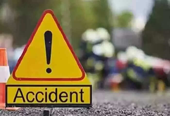 Accident | മലപ്പുറത്ത് സൈകിളുമായി സ്കൂള് ബസിനടിയില്പെട്ട വിദ്യാര്ഥി അത്ഭുതരകരമായി രക്ഷപെട്ടു; തോളെല്ലിന് പൊട്ടലുണ്ട്, മുഖത്ത് ഉള്പെടെ പരുക്കേറ്റു