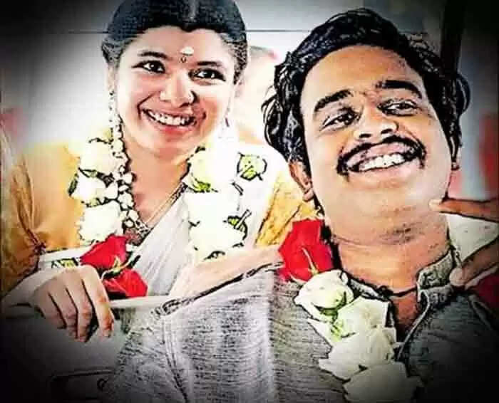പ്രണയിനിയെ സ്വന്തമാക്കാനുള്ള ഒരുക്കങ്ങള്ക്കിടെ അപ്രതീക്ഷിതമായുണ്ടായ വാഹനാപകടം: വിധിക്ക് മുന്നില് തോറ്റുകൊടുക്കാന് തയാറാകാതെ കാറില് വെച്ച് താലികെട്ട്