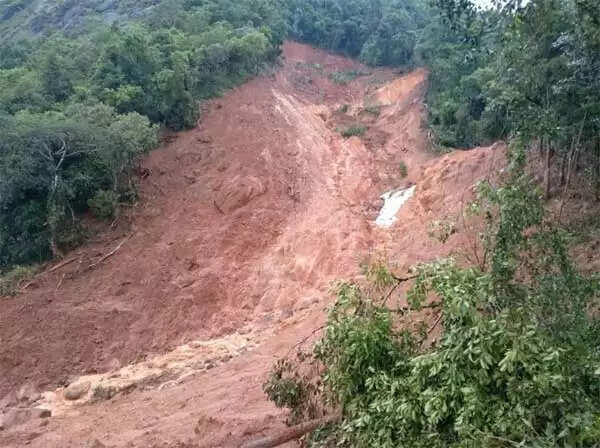 ഭീതിയൊഴിയാതെ വയനാട് : ഉരുള് പൊട്ടിയത് 50 ലേറെ തവണ, ചരിത്രത്തില് തന്നെ ഇത് ആദ്യം