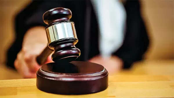 സ്കൂളിലേക്ക് പോകുകയായിരുന്ന അനാഥാലയത്തിലെ ഏഴ് കുട്ടികളെ മിഠായി നല്കി പീഡിപ്പിച്ച കേസ്; മുഖ്യപ്രതിക്ക് 15 വര്ഷം തടവ്