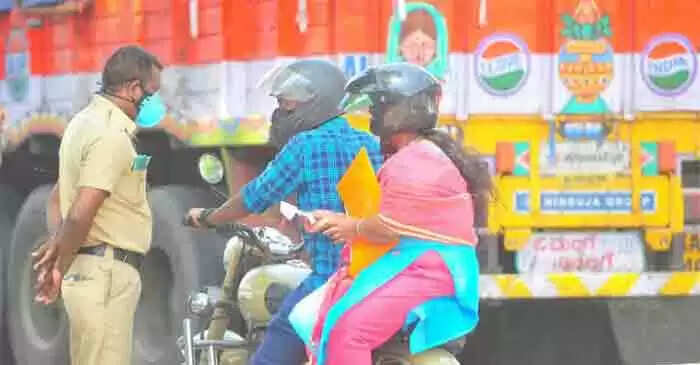 എറണാകുളത്ത് നിയന്ത്രണങ്ങള് ലംഘിച്ച് പുറത്തിറങ്ങുന്നവരെ 'ലോകിട്ട്' പൊലീസ്; കേസായാല് പാസ്പോര്ട് ക്ലിയറന്സ് പോലും നടക്കാത്തവിധം കുടുക്കും