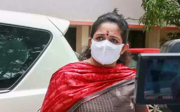 സിനിമാ മേഖലയിലെ സാക്ഷികളെ സ്വാധീനിക്കാന് ദിലീപിനൊപ്പം കാവ്യയും ശ്രമിച്ചിരുന്നതായി അന്വേഷണ സംഘത്തിന്റെ സംശയം; വിദേശത്തുള്ള താരത്തിന്റെ മൊഴി ഉടന് എടുക്കുമെന്ന് ക്രൈംബ്രാഞ്ച്