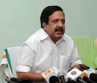 ദളിത് പെണ്കുട്ടികളുടെ അറസ്റ്റ്: കാരായി രാജനെതിരെ പിതാവ് മത്സരിച്ചതിന്റെ വിരോധമെന്ന് ചെന്നിത്തല