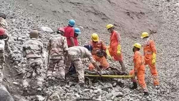 ഹിമാചലിലെ മണ്ണിടിച്ചില്: മരണം 13 ആയി, നിരവധി പേര് കുടുങ്ങി കിടക്കുന്നു; രണ്ടാം ദിവസത്തെ തിരച്ചില് തുടങ്ങി