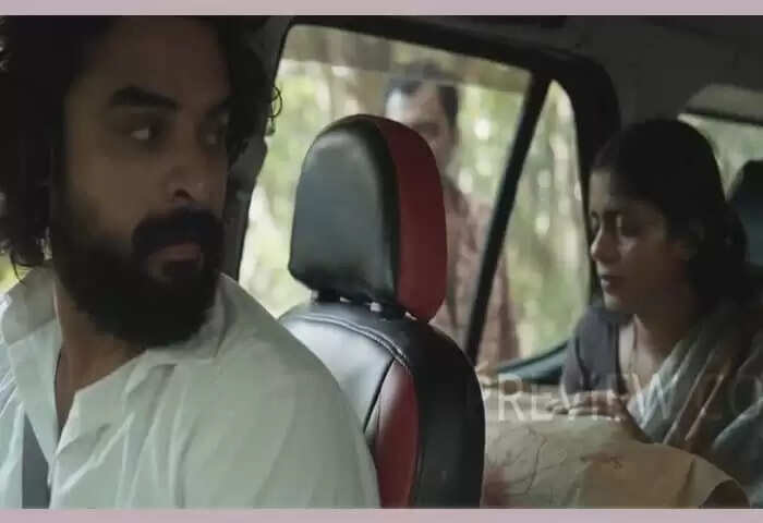 Vazhakku Movie | ടൊവിനോയുമായുള്ള അഭിപ്രായവ്യത്യാസങ്ങള്ക്ക് പിന്നാലെ വിവാദ സിനിമ ഓണ്ലൈനിലൂടെ പുറത്തുവിട്ട് സംവിധായകന് സനല്കുമാര് ശശിധരന്