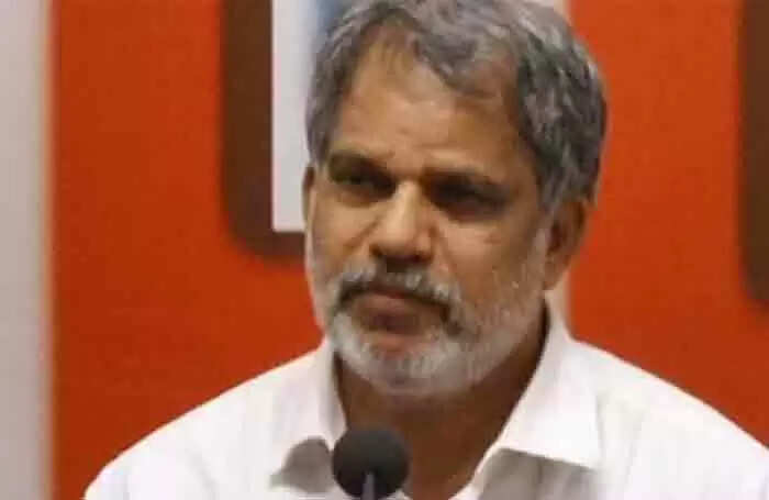 പ്രകൃതിദുരന്തത്തില് രാഷ്ട്രീയം കലര്ത്തുന്നത് പദവിക്ക് ചേര്ന്നതല്ല, രക്ഷാപ്രവര്ത്തനത്തിന് മന്ത്രിമാര് നേരിട്ട് നേതൃത്വം നല്കി, അവിടെങ്ങും പരാതിക്കാരനായ നേതാവിനെ കണ്ടില്ല; എന്തു പ്രശ്നമുണ്ടായാലും മുഖ്യമന്ത്രിയെ ആക്ഷേപിക്കുന്നതാണ് സതീശന്റെ ശൈലിയെന്നും എ വിജയരാഘവന്