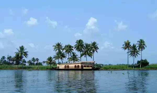 വേമ്പനാട്കായല് മാലിന്യമുക്തമാക്കാന് ഉപഗ്രഹ നിരീക്ഷണം വേണമെന്ന് ഇന്തോ-യുകെ സംയുക്ത ഗവേഷക സംഗമം