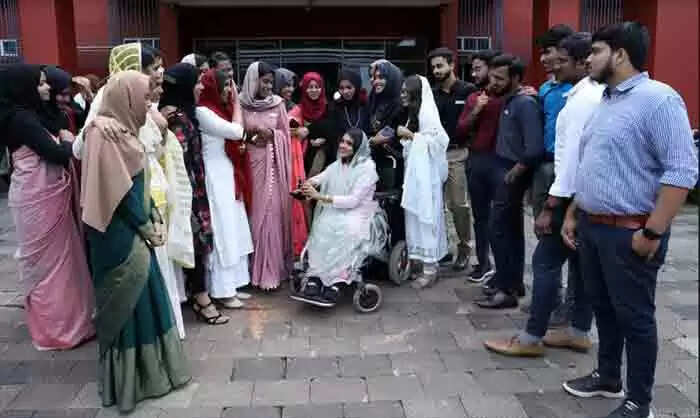 Dr. Fathima Asla | യുവ ഡോക്ടര്മാര്ക്ക് ഊര്ജം പകര്ന്ന് ഡോ. ഫാത്വിമ അസ്ല; വിദ്യാര്ഥികള്ക്ക് പ്രചോദനമായി ജീവിതത്തോട് പൊരുതി നേടിയ വിജയം