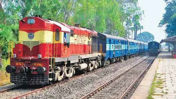 മുംബൈയില് നിന്ന് കണ്ണൂരില് ട്രെയിന് മാര്ഗം വന്നിറങ്ങിയത് 152 പേര്: യുദ്ധ കാലാടിസ്ഥാനത്തില് സൗകര്യമൊരുക്കി ജില്ലാ ഭരണകൂടം