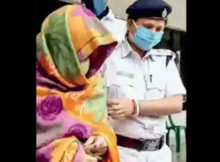 അമ്മിക്കല്ല് ഉപയോഗിച്ച് മകനെ തലയ്ക്കടിച്ച് കൊലപ്പെടുത്തി ശരീരം മസാല പുരട്ടി നെയ്യില് വറുത്തെടുത്തു; മാതാവ് അറസ്റ്റില്