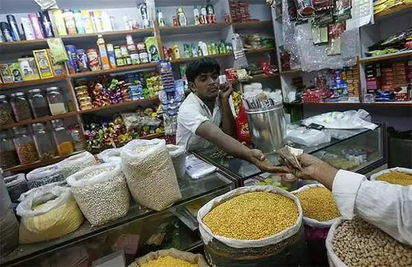 ലോക്ക്ഡൗണില് കൂടുതല് ഇളവുകളുമായി കേന്ദ്ര സര്ക്കാര്; ചെറിയ കടകള് തുറന്ന് പ്രവര്ത്തിപ്പിക്കാന് അനുമതി; പലചരക്ക് കടകള് മാത്രമല്ല അവശ്യസാധനങ്ങള് വില്ക്കുന്നവ അല്ലാത്ത കടകളും തുറക്കാം; ഷോപ്പിങ് മാളുകള്ക്ക് തുറക്കാന് അനുമതിയില്ല; ഹോട്ട്സ്പോട്ട് മേഖലകളിലെ കടകള്ക്കും ഇളവുകള് ബാധകമല്ല