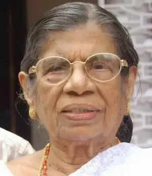വിളിക്കുമ്പോള് വരാനും ഇറക്കി വിടുമ്പോള് പോവാനും താന് പട്ടിയല്ലെന്ന് ഗൗരിയമ്മ