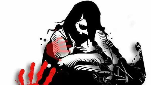 വിശ്വാസിയായ സ്ത്രീയെ ലൈംഗീകമായി പീഡിപ്പിച്ച രണ്ട് ക്ഷേത്ര ജീവനക്കാര്ക്ക് 40 വര്ഷം തടവ്