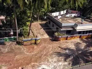 ഉരുള്പൊട്ടലില് രണ്ട് മരണം; രക്ഷാപ്രവര്ത്തനത്തിന് കോസ്റ്റ് ഗാര്ഡുകള്