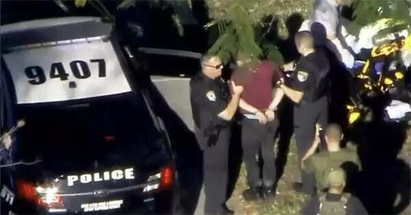 ഫ് ളോറിഡയിലെ സ്കൂളില് മുന് വിദ്യാര്ത്ഥി നടത്തിയ വെടിവയ്പില് 17 പേര് കൊല്ലപ്പെട്ടു; നിരവധി പേര്ക്ക് പരിക്ക്, അക്രമി പിടിയില്