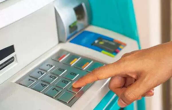 500 രൂപയ്ക്ക് പകരം അംഗനവാടി അധ്യാപകയ്ക്ക് കിട്ടിയത് 10,000 രൂപ; അധികതുക ബാങ്കില് നേരിട്ടെത്തി നല്കണമെന്ന് അധികൃതര്; പാലായിലെ എടിഎമ്മില് സംഭവിച്ചത്