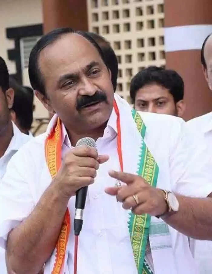 പിണറായി സര്കാരിന്റെ തുടര്ഭരണത്തോടെ കോണ്ഗ്രസിലും തലമുറ മാറ്റം ഉറപ്പായി; പ്രതിപക്ഷ നേതൃസ്ഥാനത്തുനിന്നും ചെന്നിത്തല മാറിയേക്കും, പകരം വി ഡി സതീശന് സ്ഥാനമേല്ക്കും