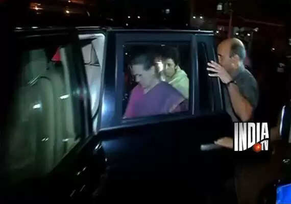 നെഞ്ചുവേദന അനുഭവപ്പെട്ട സോണിയാ ഗാന്ധിക്ക് എന്തുകൊണ്ട് ആംബുലന്സ് അനുവദിച്ചില്ല?