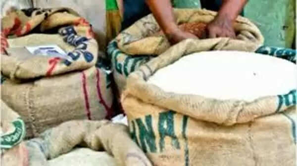 ആദിവാസികള്ക്ക് അനുവദിച്ച റേഷന് വിതരണത്തില് ക്രമക്കേട്; റേഷന്കടയുടെ ലൈസന്സ് സസ്പെന്ഡ് ചെയ്തു