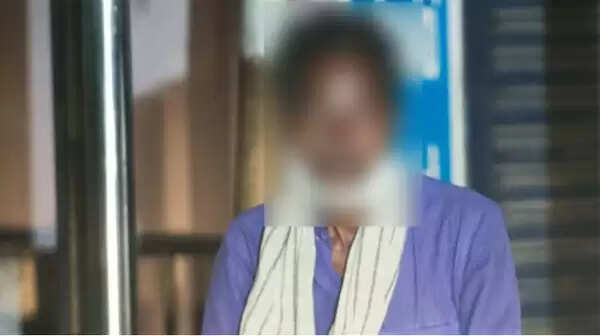 നാട്ടില് കറങ്ങിനടന്ന കൊറോണ രോഗിയെ കയ്യോടെ പിടികൂടി മെഡിക്കല് കോളജിലാക്കി ആരോഗ്യവകുപ്പ്