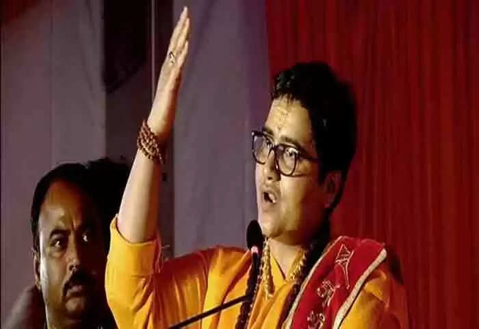 Police Booked | അന്തസിനെ ചോദ്യം ചെയ്യുന്നവര്ക്കെതിരെ പ്രതികരിക്കാന് ഹിന്ദുക്കള്ക്ക് അവകാശമുണ്ട്, എല്ലാവരും ആയുധം മൂര്ച കൂട്ടിയിരിക്കണം: പ്രകോപനപരമായ പ്രസംഗം നടത്തിയെന്നാരോപിച്ച് പ്രഗ്യാ സിങ് താകൂറിനെതിരെ കേസ്