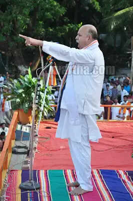 മുസ്ലീം വോട്ട് ബാങ്ക് തകര്ക്കും; ഇന്ത്യയെ ഹിന്ദു രാഷ്ട്രമാക്കും: തൊഗാഡിയ