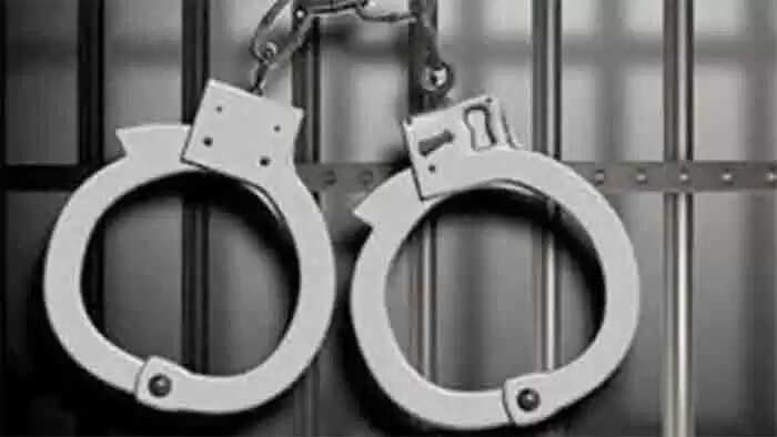 ചങ്ങനാശേരി മുനിസിപ്പാലിറ്റിയില് കൈക്കൂലി: 2 വനിതാ റവന്യൂ ഉദ്യോഗസ്ഥര് പിടിയില്