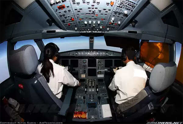 മഹാപ്രളയം: പ്രതിഫലമില്ലാതെ ദുരന്തനിവാരണത്തില് സഹകരിക്കാമെന്ന് പ്രധാനമന്ത്രി മോദിക്ക് പൈലറ്റുമാരുടെ കത്ത്