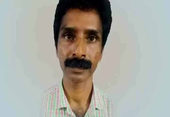 Arrested | മോശമായി പെരുമാറിയെന്ന പരാതിയുമായി 5 വിദ്യാര്ഥിനികള് നേരിട്ട് പൊലീസ് സ്റ്റേഷനിലെത്തി; കായികാധ്യാപകന് അറസ്റ്റില്