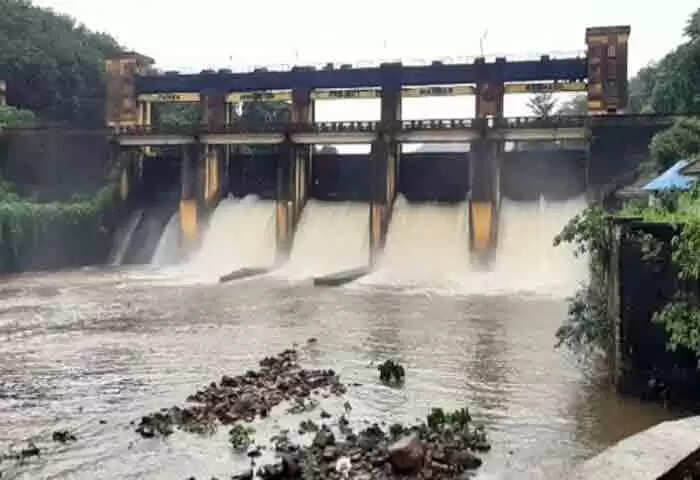 Rain Alerts | സംസ്ഥാനത്ത് അതിതീവ്ര മഴ മുന്നറിയിപ്പ് തുടരുന്നു; വിവിധ ജില്ലകളില് ചുവപ്പ്, ഓറന്ജ് ജാഗ്രതകള്; മണിയാര് ഡാം തുറന്നു